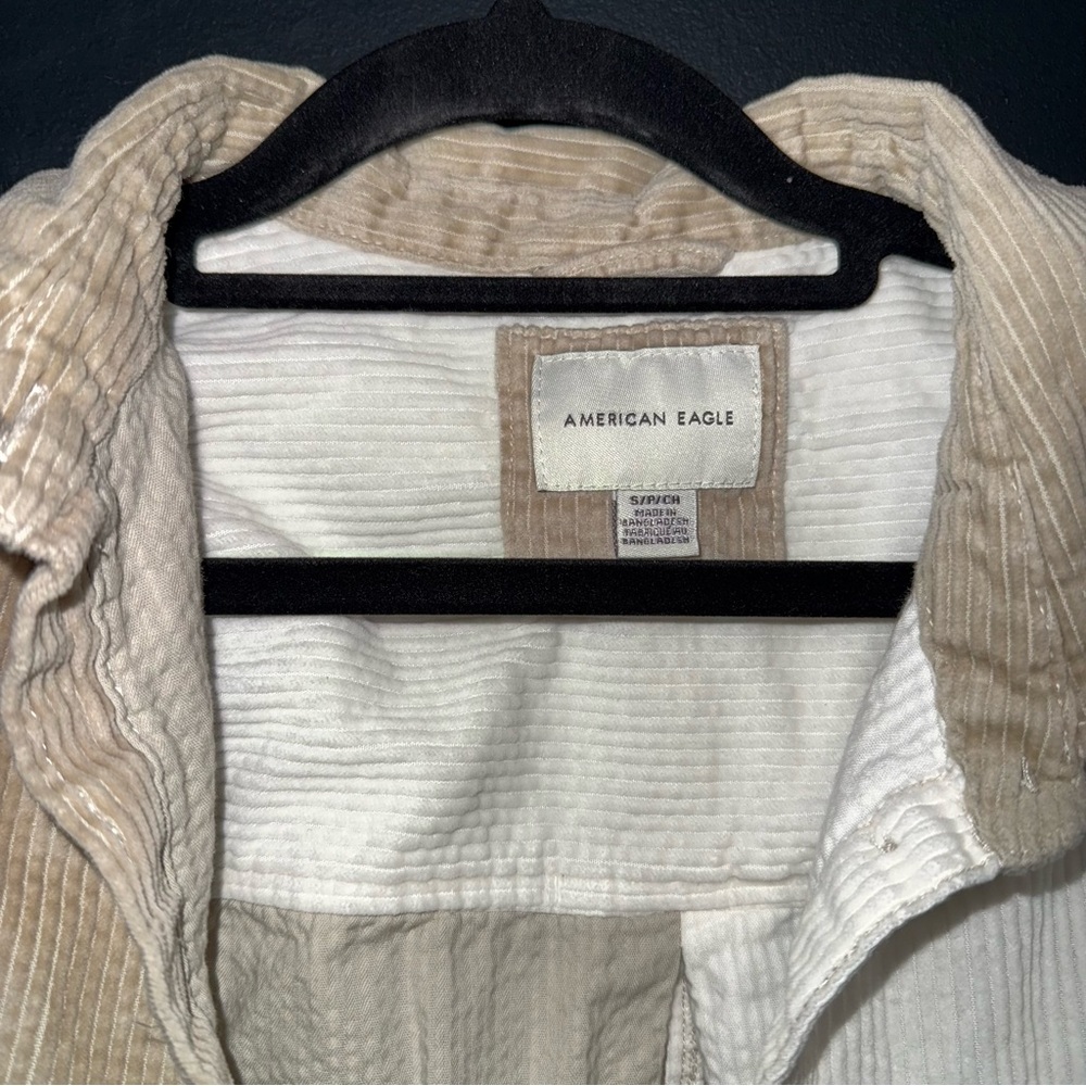 American Eagle Oversized Two Toned Corduroy Button Up - Picture 4 of 10
